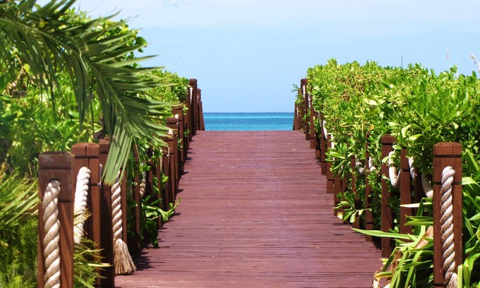 Grace Bay Condominio | Oceanfront 2 BR Condo, Heart of Grace Bay Beach
