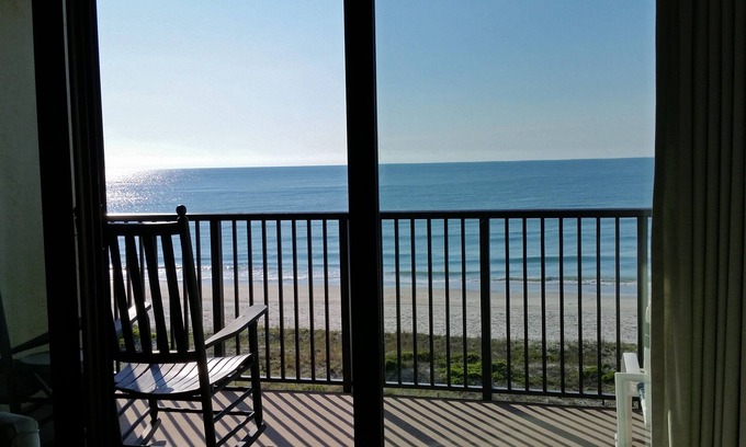 Litchfield by the Sea Condominio | Oceanfront 2-story condo, direct ocean view, 2 balconies, 2 king beds, pool