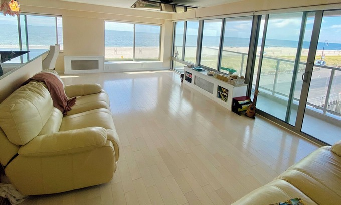 Long Beach Condominio | OCEANFRONT 2BR LUXURY CONDO WITH BALCONY-RITZ CARLTON STYLE! Pool,Sauna,Parking
