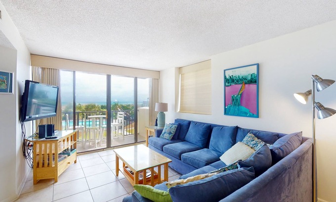 Atlantic Beach Condominio | Oceanfront, 2nd-Floor Condo with Balcony, Ocean View & Shared Hot Tub/Pools