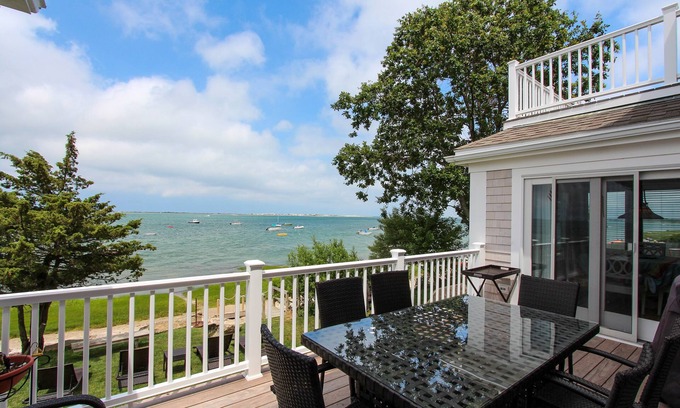 Barnstable Casa | Frente al mar 5BR / 4. ¡5 BA Home directamente en su propia playa privada!
