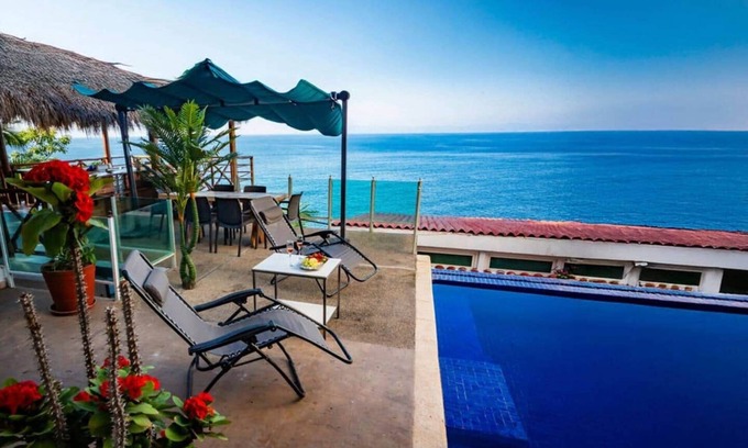 Boca de Tomatlán Casa | Oceanfront 5BR Up to 16 pax
