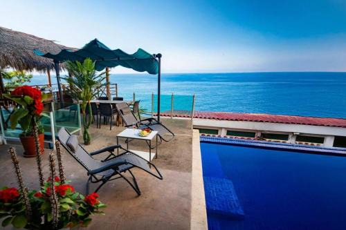 Boca de Tomatlán Villa | Oceanfront 5BR Up to 16 pax
