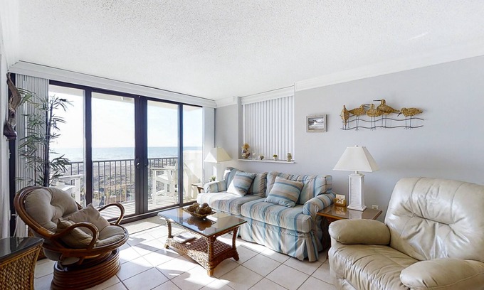 Atlantic Beach Condominio | Oceanfront, 5th-Floor Condo with Ocean View, WiFi & Shared Pools/Hot Tub/Gym