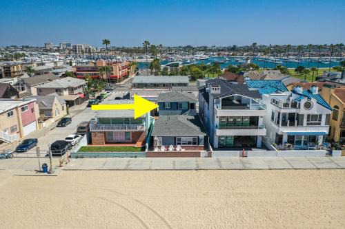 Balboa Peninsula Casa | Oceanfront Back Home with View of the Sea