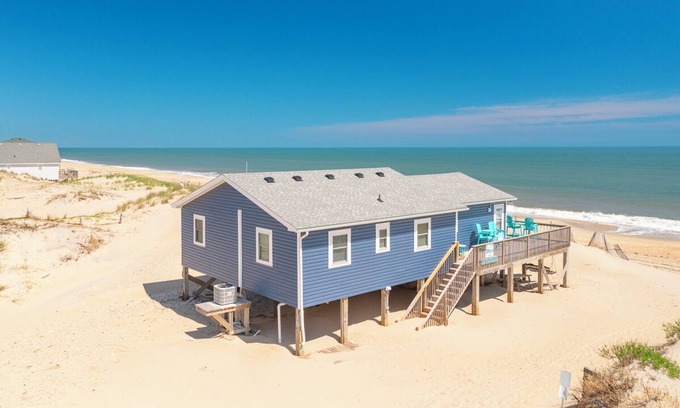 South Nags Head Casa | Oceanfront beach house just steps from the Atlantic in South Nags Head!
