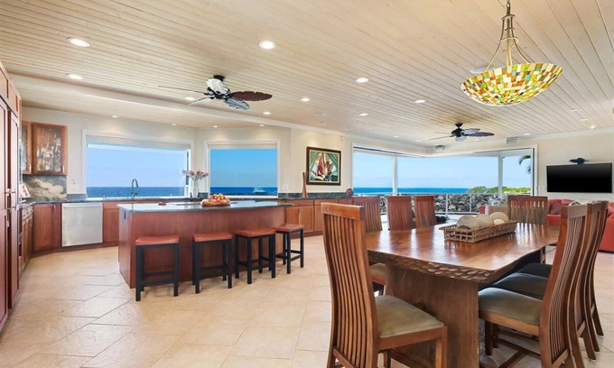 Kailua-Kona Casa | Casa de playa de lujo con piscina privada y aire acondicionado. Camina hasta la ciudad de Kona. May especiales!