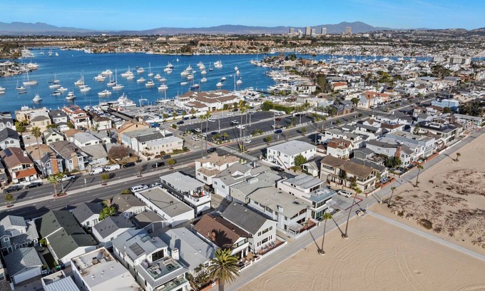Newport Beach Cabaña | Oceanfront Beach Cottage in Newport Beach