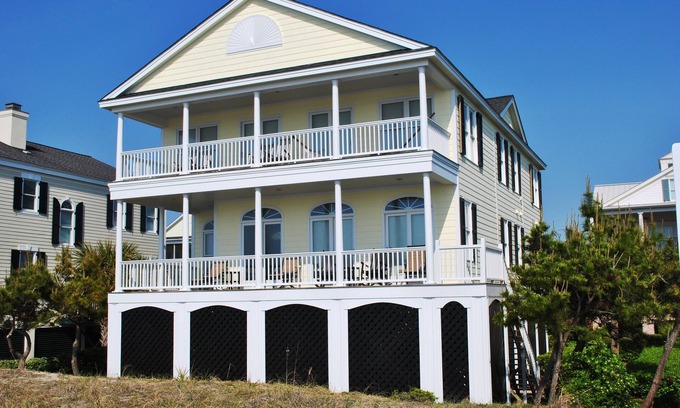 Litchfield by the Sea Casa | Whitlee Beach House: 5 BR / 5. 5 BA casa en Pawleys Island, capacidad para 10