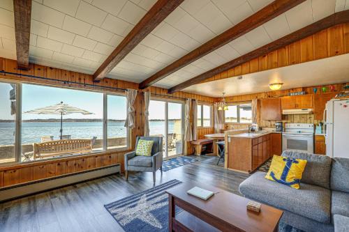Birch Bay Casa | Oceanfront Beauty