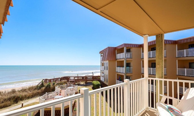 Sneads Ferry Apartamento | Oceanfront Bliss at Wave Raider -Perfect Getaway