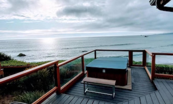 Smith River Apartamento | Oceanfront Cabin 6 w Jacuzzi Awe-inspiring View