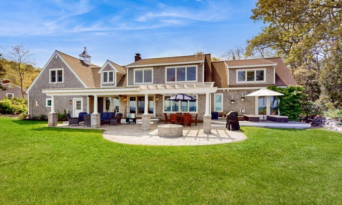 Plymouth Casa | Oceanfront charmer with deck, pergola, grill, full kitchen, telescope, & W/D
