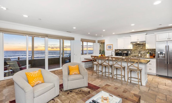Capistrano Beach Casa | CASA DE LUJO FRENTE AL MAR CHIC