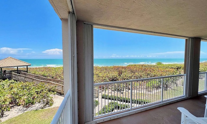 Fort Pierce Shores Condominio | OCEANFRONT CORNER UNIT
