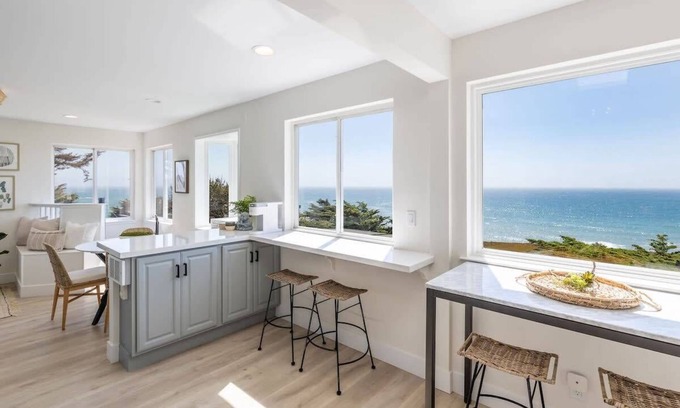 Moss Beach Casa | Oceanfront Coastal Home with Breathtaking Views – Hiking, Beaches & More