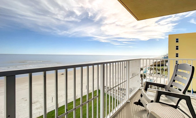 New Smyrna Beach Condominio | Oceanfront Condo - Pool - Beach - Fantastic Views