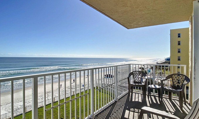 New Smyrna Beach Condominio | Oceanfront Condo - Beach, Pool & Steps to Flagler Ave