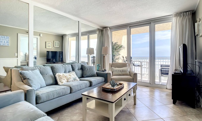 New Smyrna Beach Condominio | OceanFront Condo - Beach, Pool, Steps to Flagler Ave
