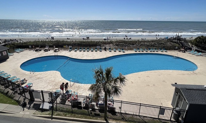 Myrtle Beach Complejo | Oceanfront condo incredible views enjoy breakfast on balcony! Window in bedroom