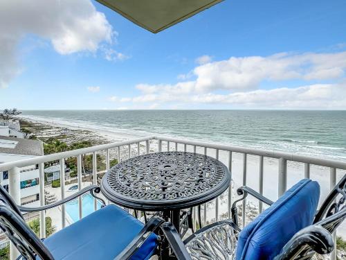 Indian Shores Casa | Oceanfront Condo Sleeps 6 Walk To Beach Pool