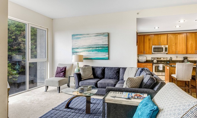 Rockaway Beach Condominio | Condominio apto para perros frente al mar con acceso cercano a la playa, bañera de hidromasaje compartida, excelente decoración.