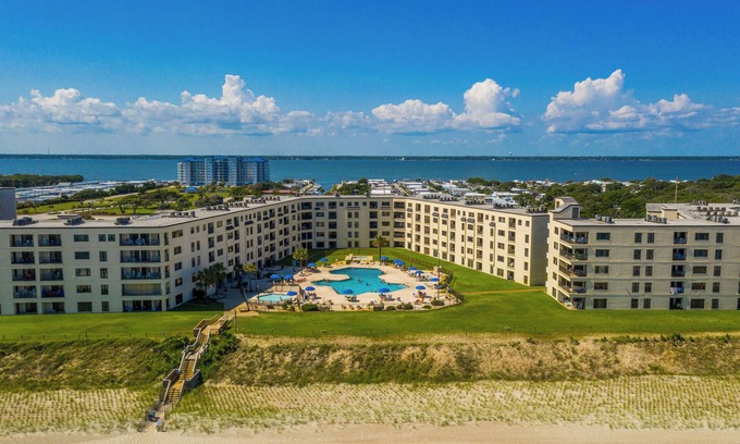 Indian Beach Condominio | Oceanfront Condo with best community amenities on the Island!