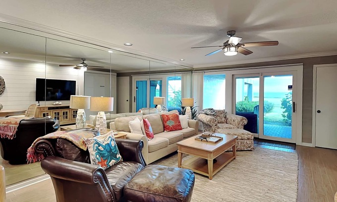 Sawgrass Condominio | Oceanfront Condo with Balcony, Pool and Beach Access