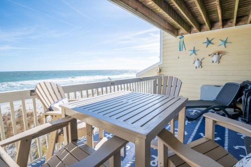 Kure Beach Casa | Oceanfront Condo with 3+ Pools - Ocean Dunes 604