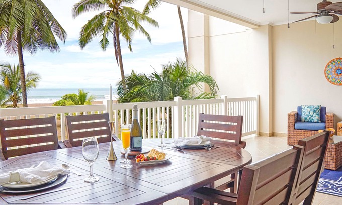 Barrio Los Villalobos Condominio | Oceanfront condo with amazing balcony, and beach access