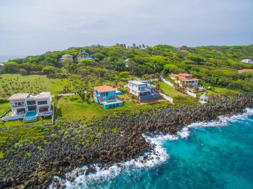 Lighthouse Estates Casa | Oceanfront Coral View Home