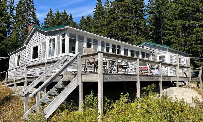 Milbridge Cabaña | Cabaña frente al mar en Downeast Maine con energía solar: Cabaña "Two Jetties"
