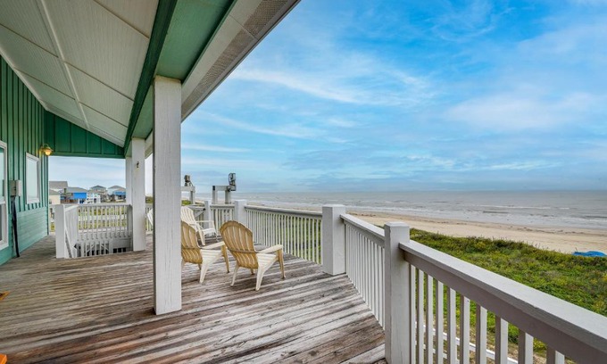 Crystal Beach Casa | Oceanfront Crystal Beach Vacation Home with Deck!