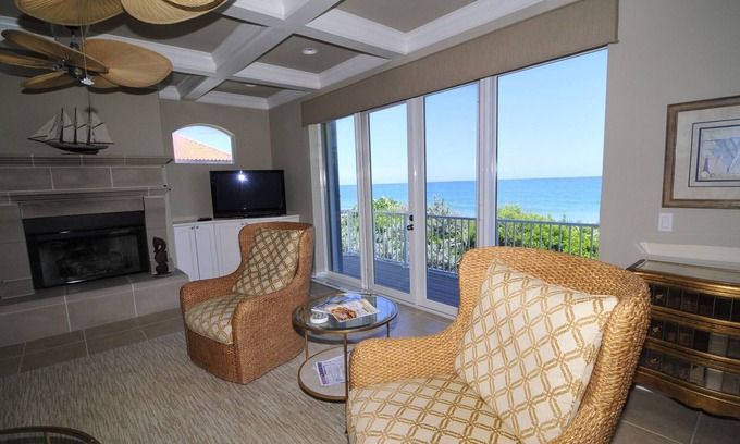 Melbourne Beach Casa | Oceanfront estate - Four bedroom oceanfront pool home
