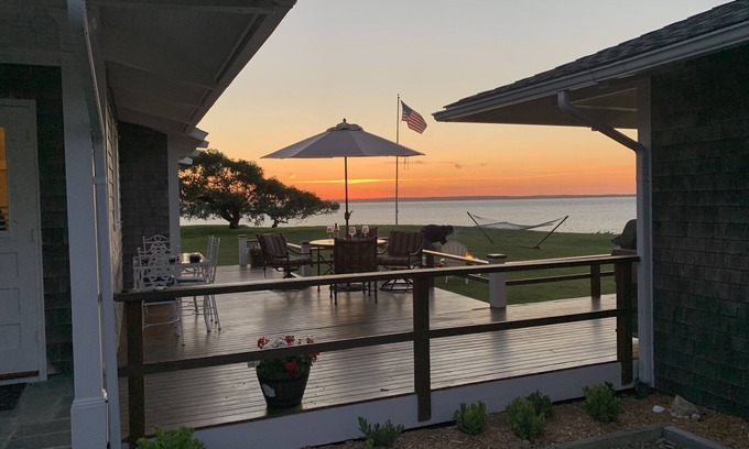 West Tisbury Casa | Aislado Frente al hogar con World-Class Ver y privada de playa