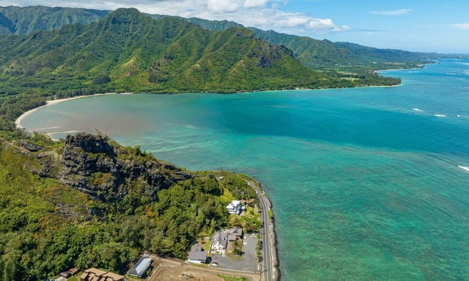 Windward Coast Casa | Oceanfront Family Retreat - Views, Wi-fi & A/C