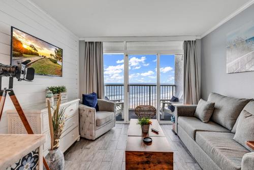 Arcadian Shores Apartamento | Oceanfront Heated Indoor Pool Hot Tub King Bed