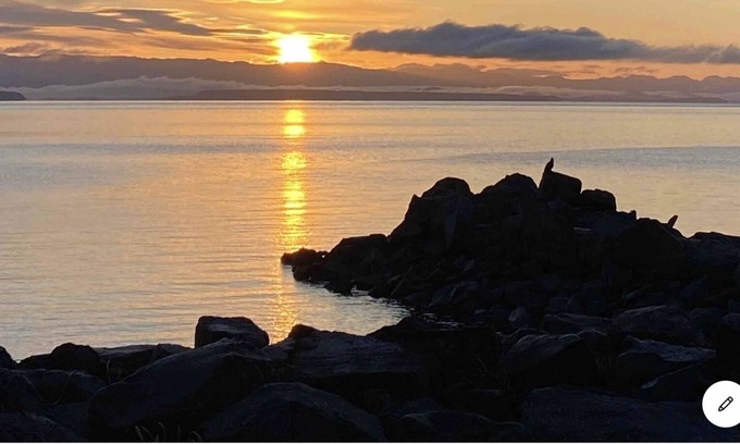 Campbell River Casa | Oceanfront Home with Private Beach **New Listing**