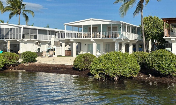 Monroe County Casa | OCEANFRONT Home in Key Largo with golf cart. Leave your boat in your backyard