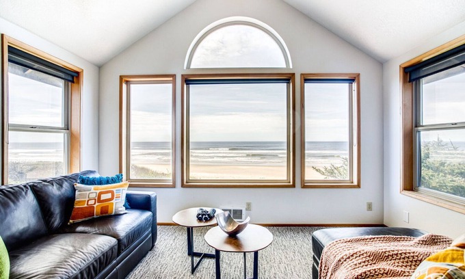 Yachats Casa | Inicio frente al mar en Miles de Sandy Beach! Bañera de hidromasaje / sala de juegos! Cerca de Yachats NOCHE GRATIS!