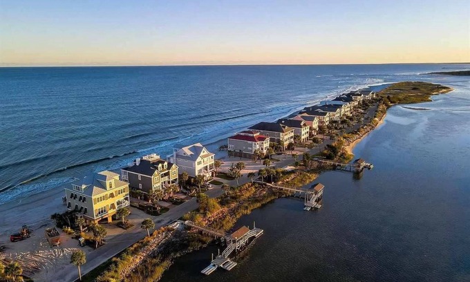 Pawleys Island Casa | Oceanfront Home on Peninsula-elevator-creekside-2 pools-Litchfield Beach
