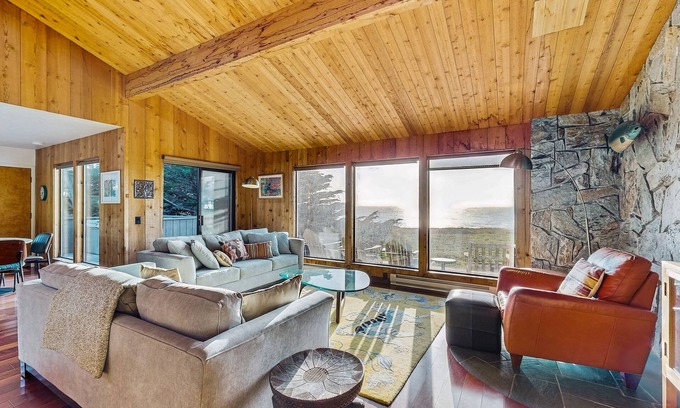 Sea Ranch Casa | ¡Casa frente al mar con bañera de hidromasaje, terraza, acceso a la piscina compartida y también se admiten perros!