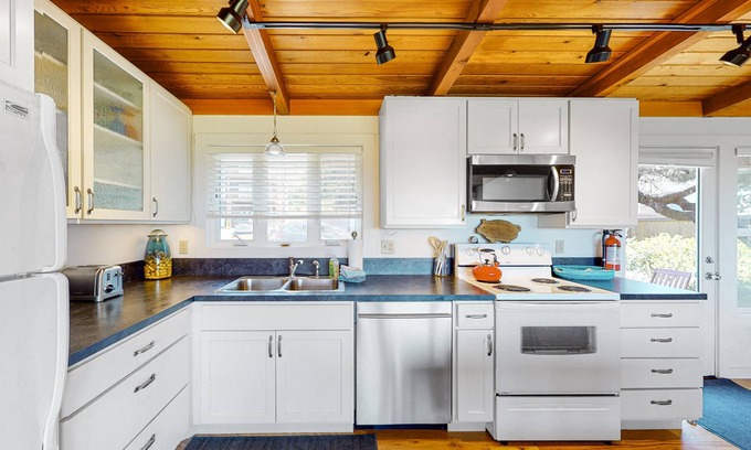 Manzanita Casa | Oceanfront home with EV charger, enclosed yard, beach access and views