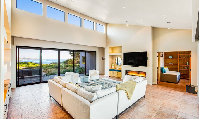 Sea Ranch Casa | Oceanfront Home with Ocean Views, High-Speed WiFi, Gas Fireplace, & Washer/Dryer