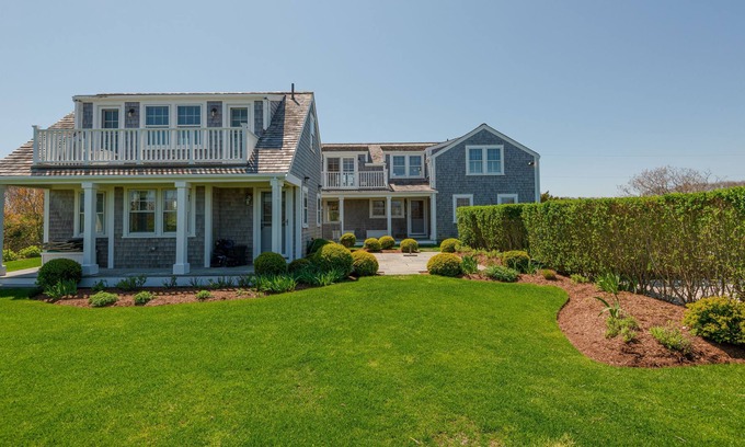 Wauwinet Casa | Oceanfront House & Studio in Squam with Private Stairs to the Beach