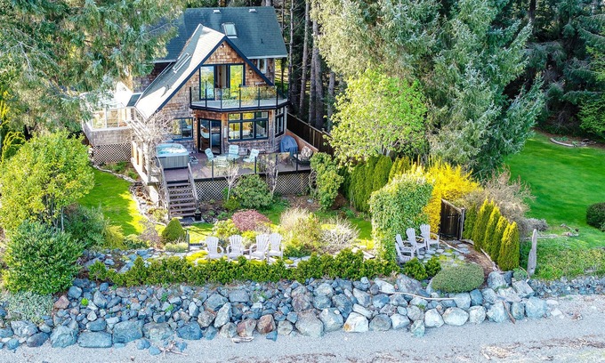 Sooke Casa | Oceanfront House with Hot Tub