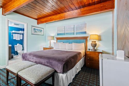 Fort Pierce Casa | Oceanfront Inn Room #9 - Inlet View - King Bed