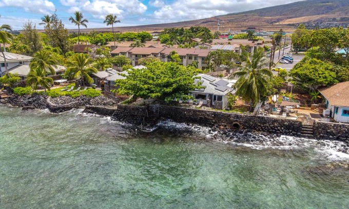 Historic Lahaina Front Street Casa | Oceanfront Lahaina Front Street Private Home