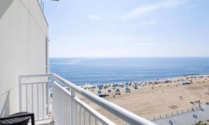 Northeast Virginia Beach Complejo | Oceanfront Luxury at Hilton Oceanaire Resort – Two Stunning Oceanview Balconies!