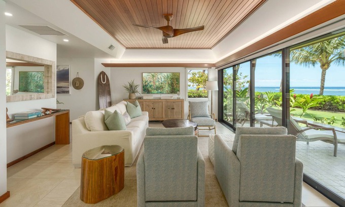 Historic Lahaina Front Street Condominio | Oceanfront luxury 3bd condo on Baby Beach